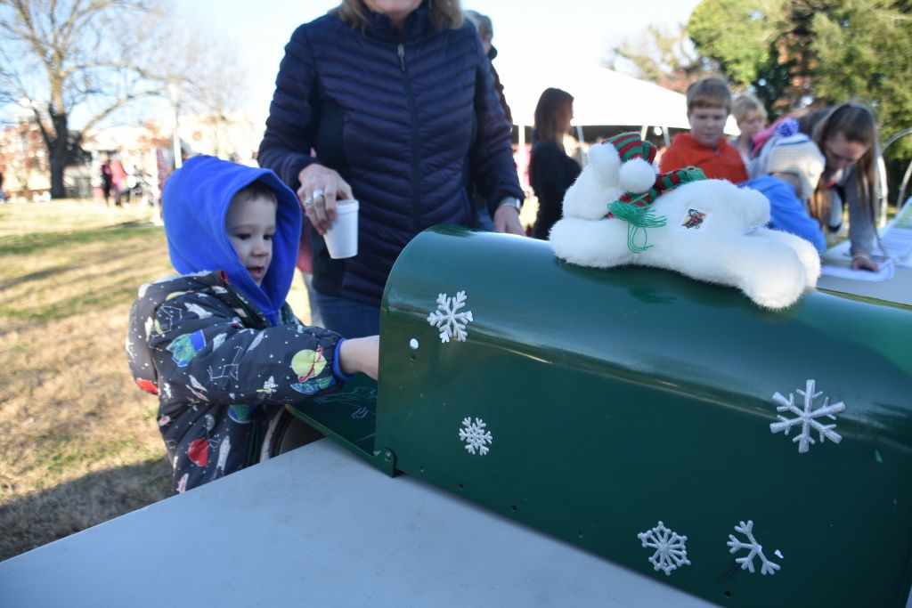 tree lighting 11-2019 085 (1024x683).jpg